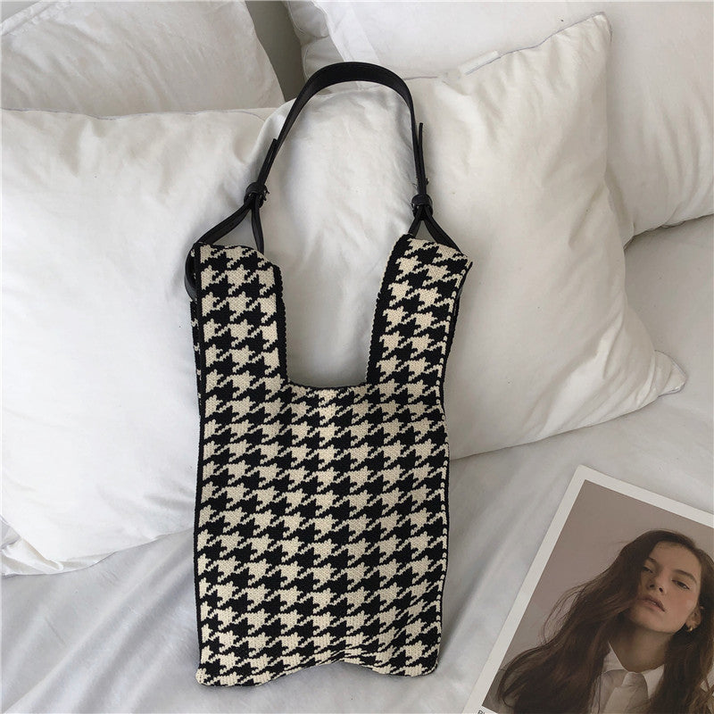 Fashion One-shoulder Black And White Checked Underarm Bag