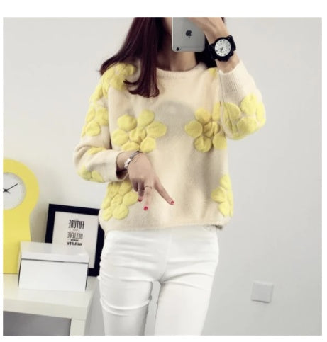 Round Neck Flower Padded College Style Pullover Sweater