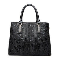 Ladies Handbag In Patent Leather Snake Print