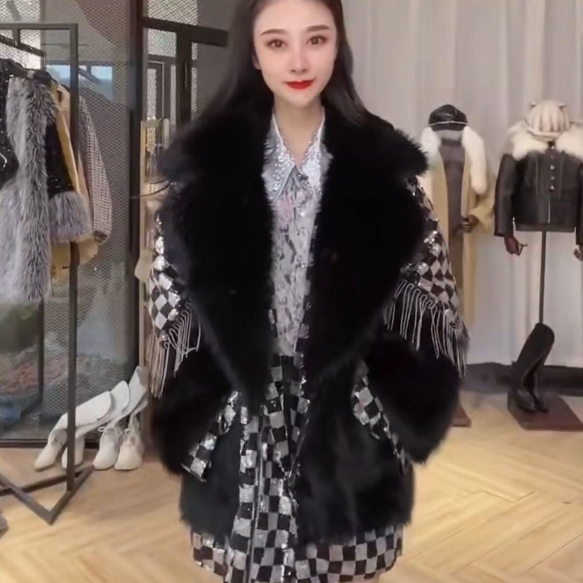 The New Fur One-piece Women's Mid-length Lamb Wool Coat