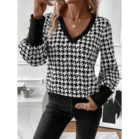 V-neck Long Sleeve Button Printed T-shirt In Contrast Color