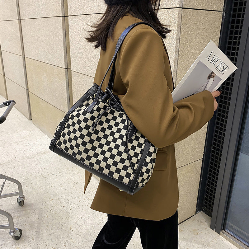 Contrast Color Tote Bag With Checkerboard