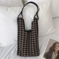 Fashion One-shoulder Black And White Checked Underarm Bag