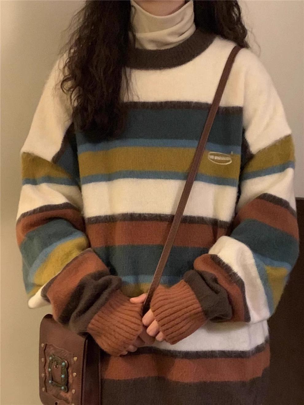 College Style Sweater For Women Wearing On The Outside