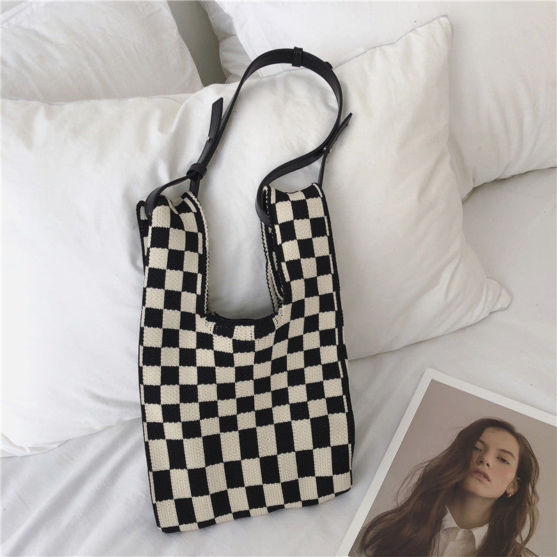 Fashion One-shoulder Black And White Checked Underarm Bag