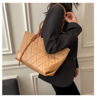 One-shoulder Portable Fashion Trend Commuter Solid Color Design Bag