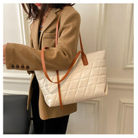 One-shoulder Portable Fashion Trend Commuter Solid Color Design Bag