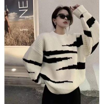 Fashion Round Neck Simple Striped Knitted Sweater