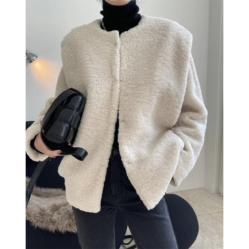 Women's Fashionable Silhouette Wide-shoulder Lamb Wool Coat