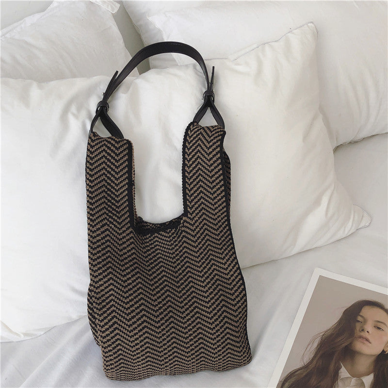 Fashion One-shoulder Black And White Checked Underarm Bag