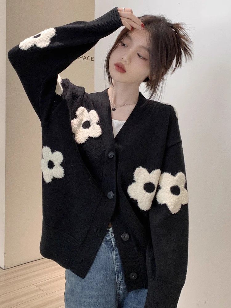 V-neck Three-dimensional Inlaid Lazy Flower Knit Shirt